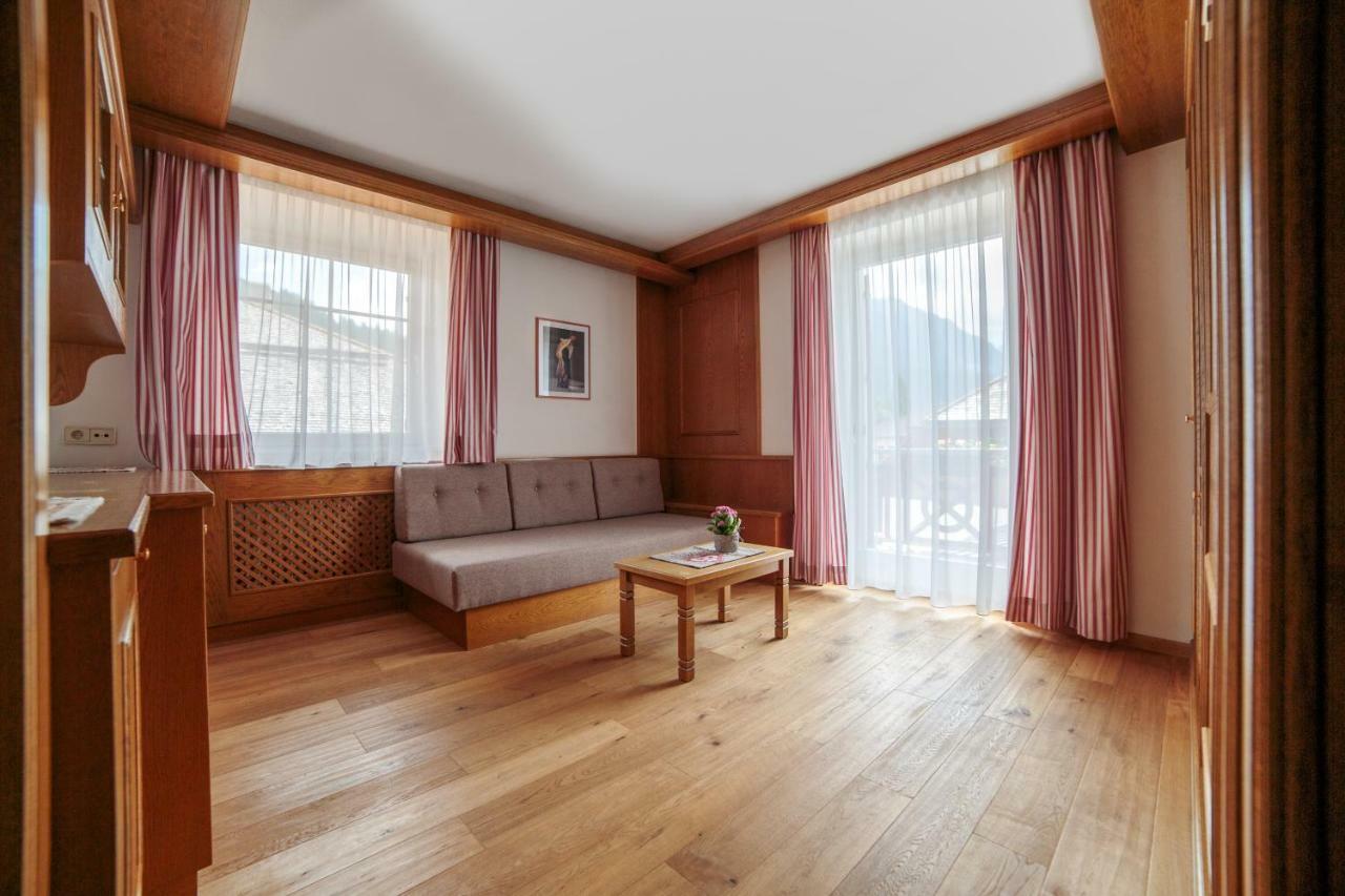 Sapelza Appartementhaus Dobbiaco Habitación foto